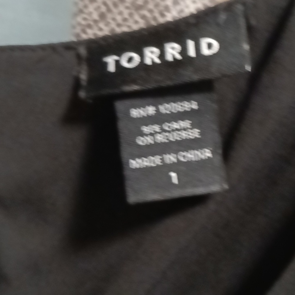 FINAL PRICE TORRID beautiful black s/s sheer blouse w splits in back & sides